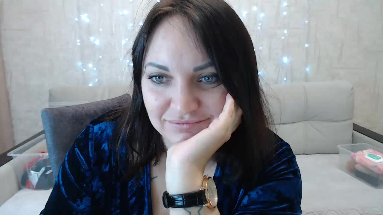 JenniferTheChic Live Sex December 17, 2025
