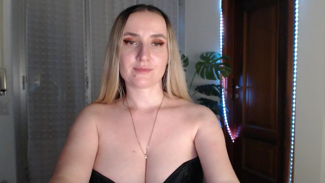 Alina-Lovely Live Sex December 14, 2025