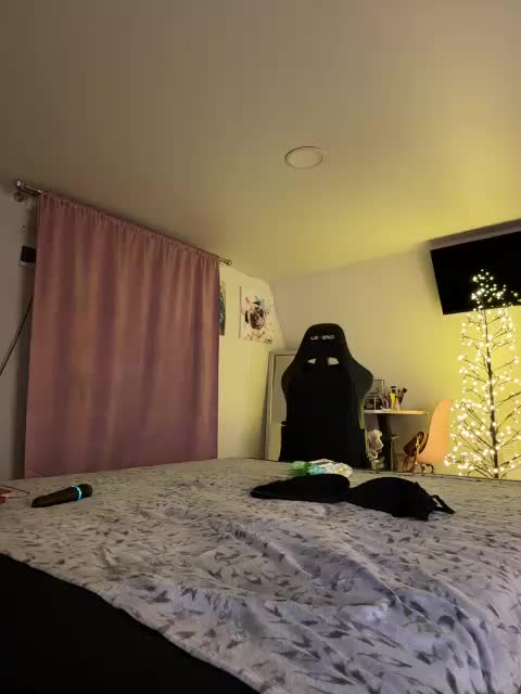 -MaybeBaby- Live Sex December 17, 2025