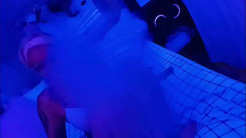 kikilovespartylights Live Sex December 12, 2025