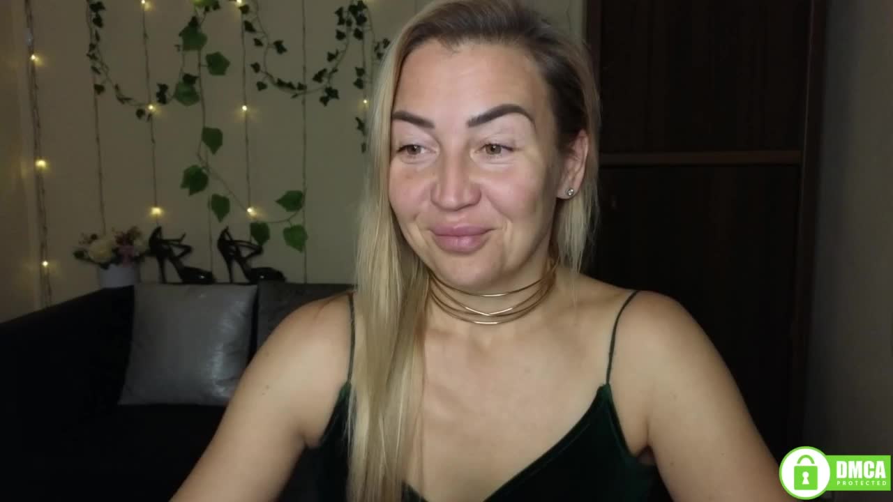 Jullyblondkiss Live Sex December 13, 2025