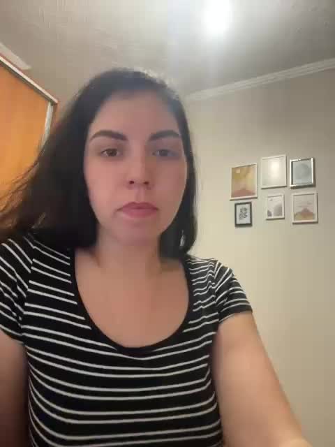 Vika19981 Live Sex December 14, 2025