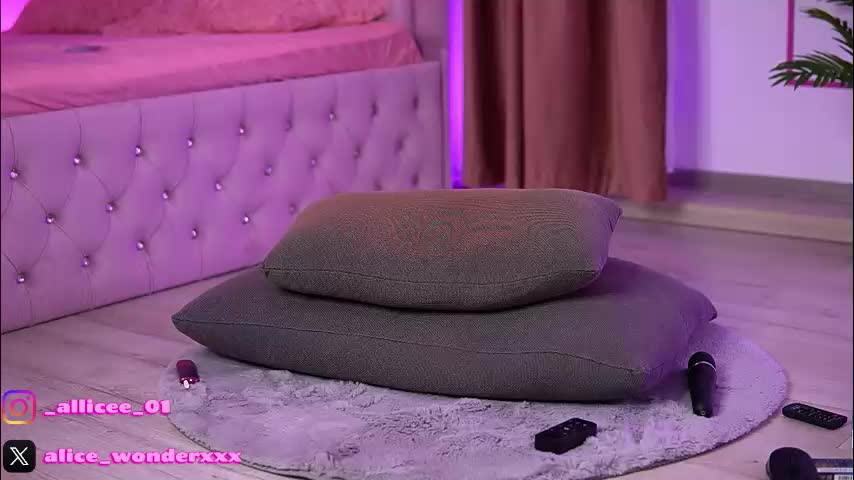 vanessasimon Live Sex December 18, 2025