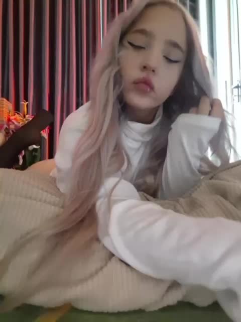 LittleDelora Live Sex December 13, 2025