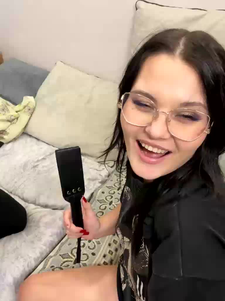 _Milashka_ Live Sex December 17, 2025