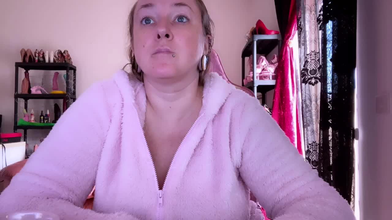 NylonQueen Live Sex December 13, 2025