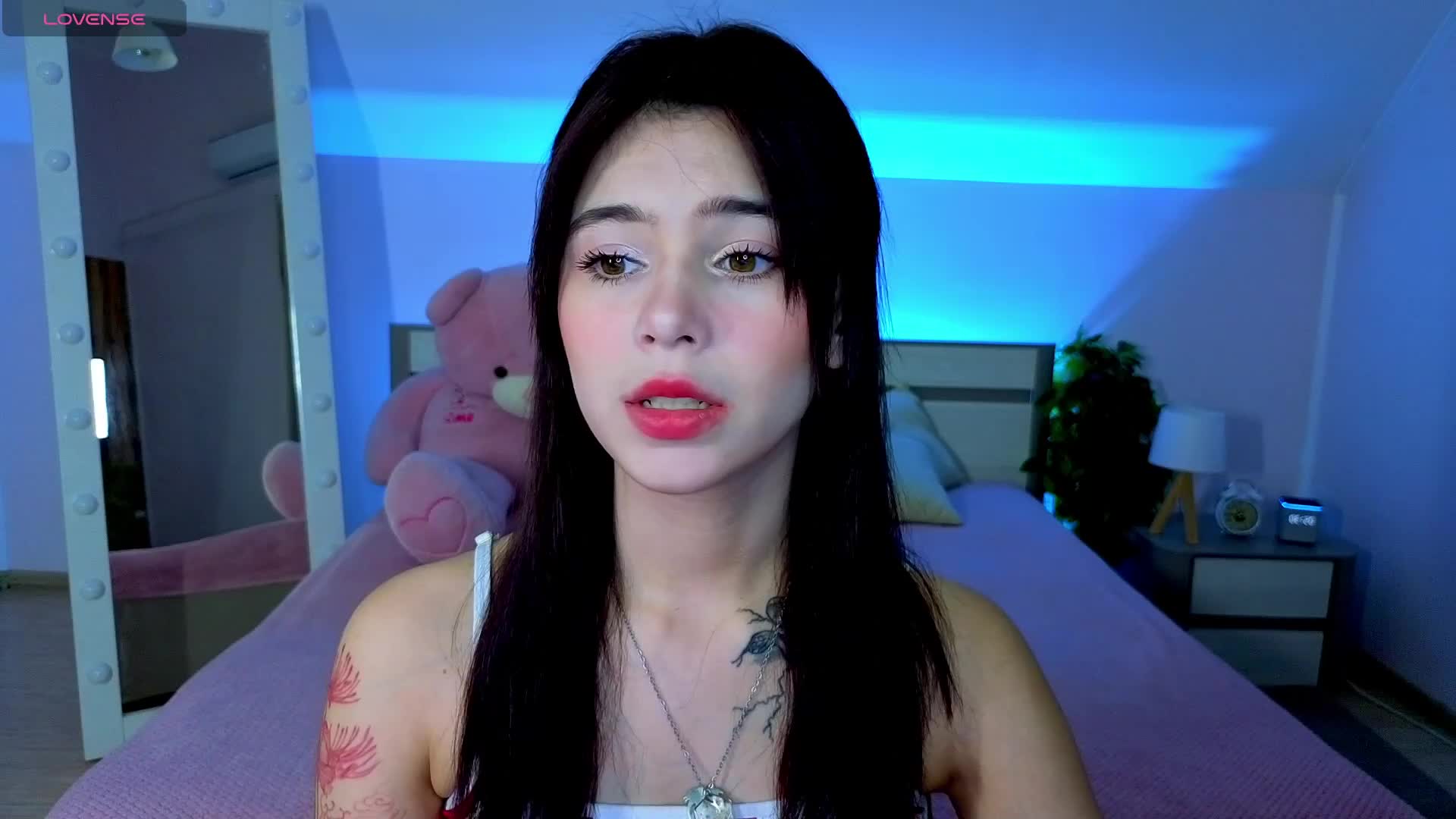 CoralineJones Live Sex December 17, 2025