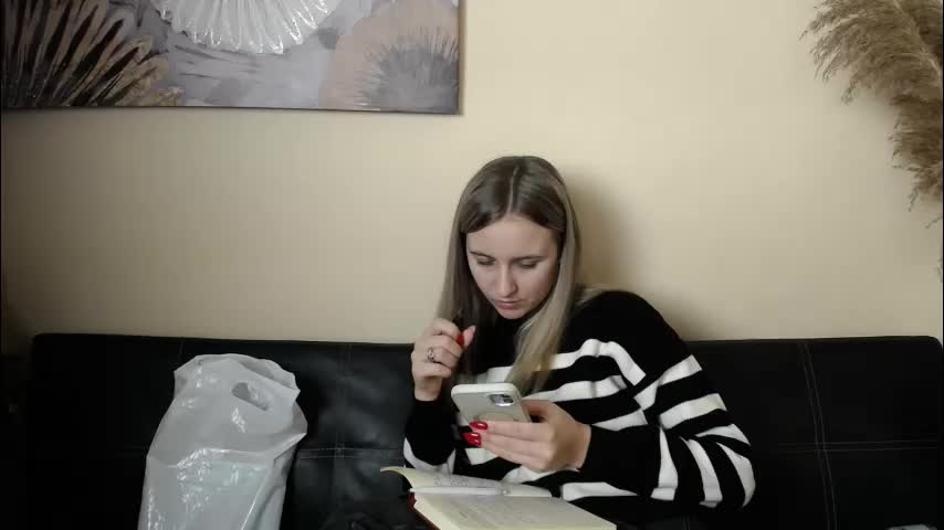 _nicole_new Live Sex December 13, 2025