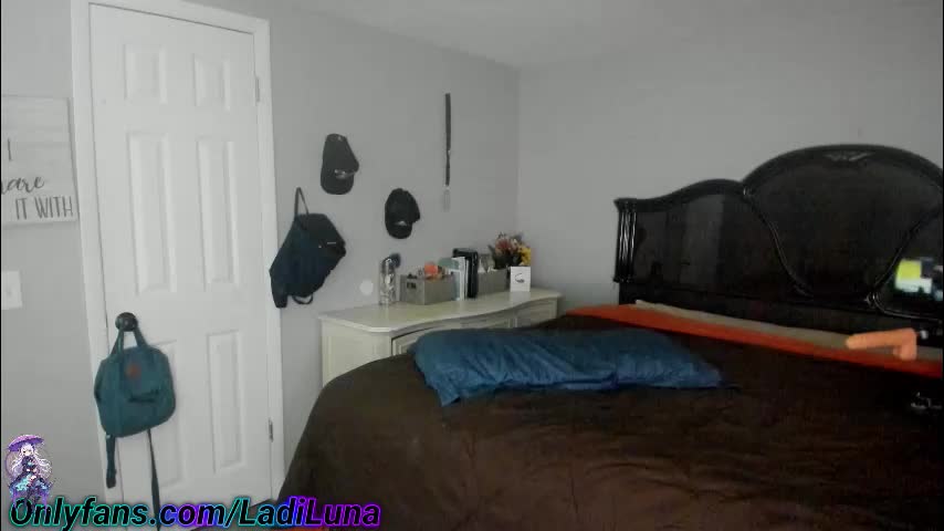 beaniebaby2 Live Sex December 15, 2025