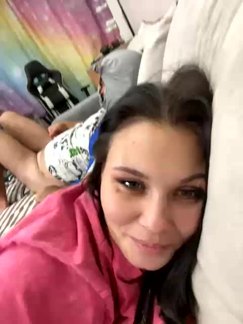 _Milashka_ Live Sex December 17, 2025