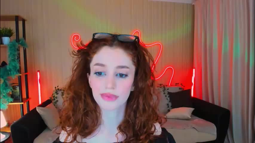 christinaconteeree Live Sex December 13, 2025
