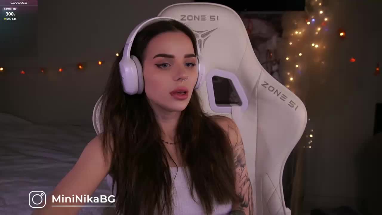 MiniNika Live Sex December 15, 2025