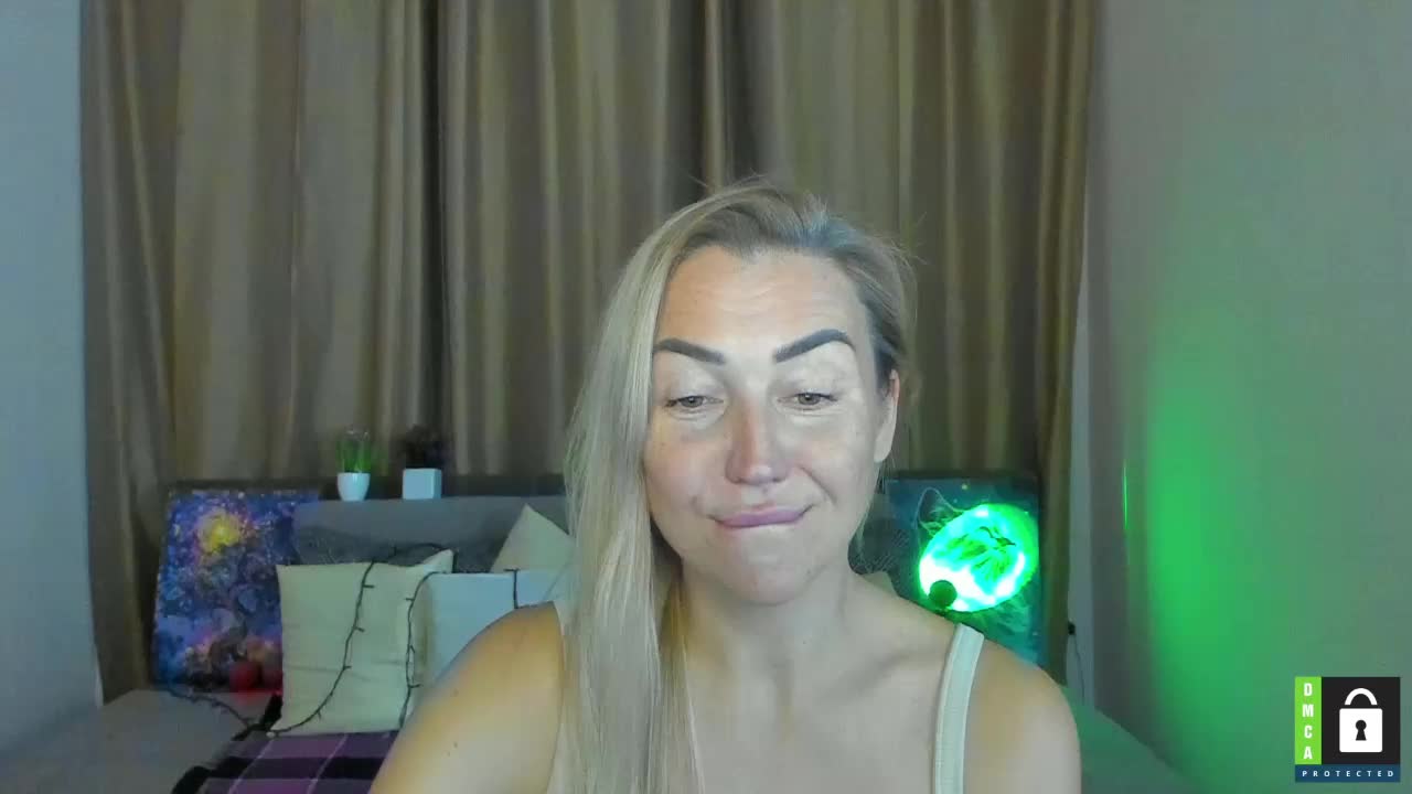 Jullyblondkiss Live Sex December 13, 2025