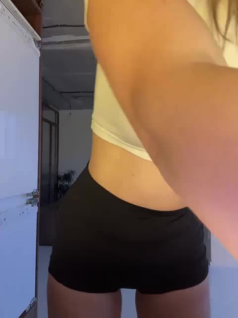 Lolichka20 Live Sex December 13, 2025