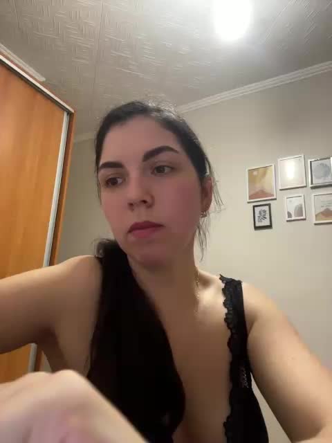 Vika19981 Live Sex December 14, 2025