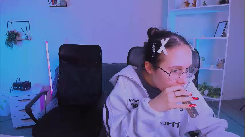 mona_cloud Live Sex December 15, 2025