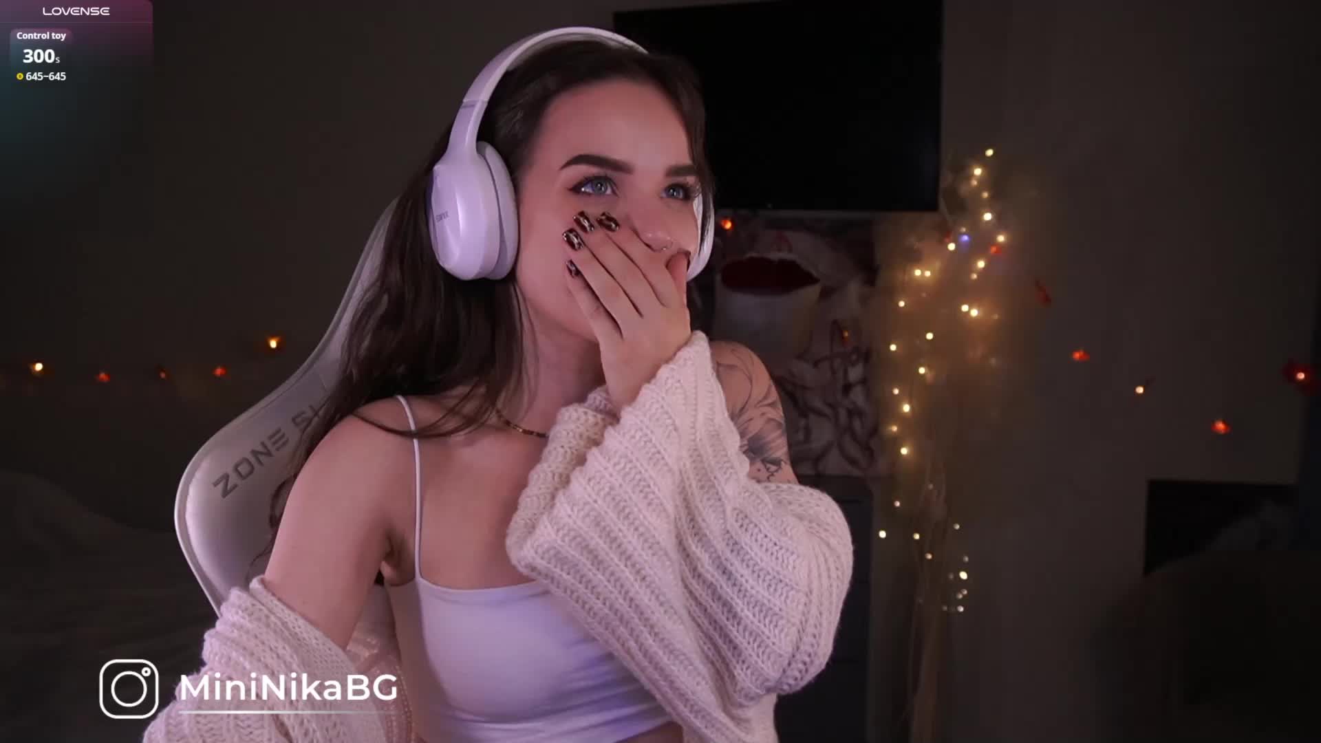 MiniNika Live Sex December 14, 2025