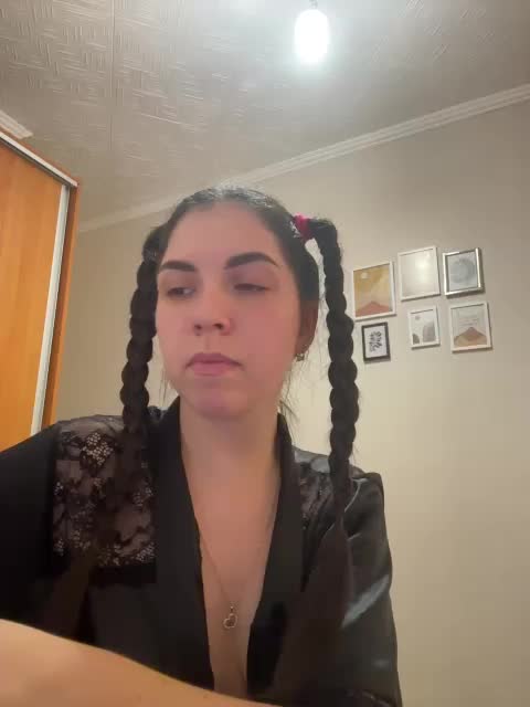 Vika19981 Live Sex December 14, 2025