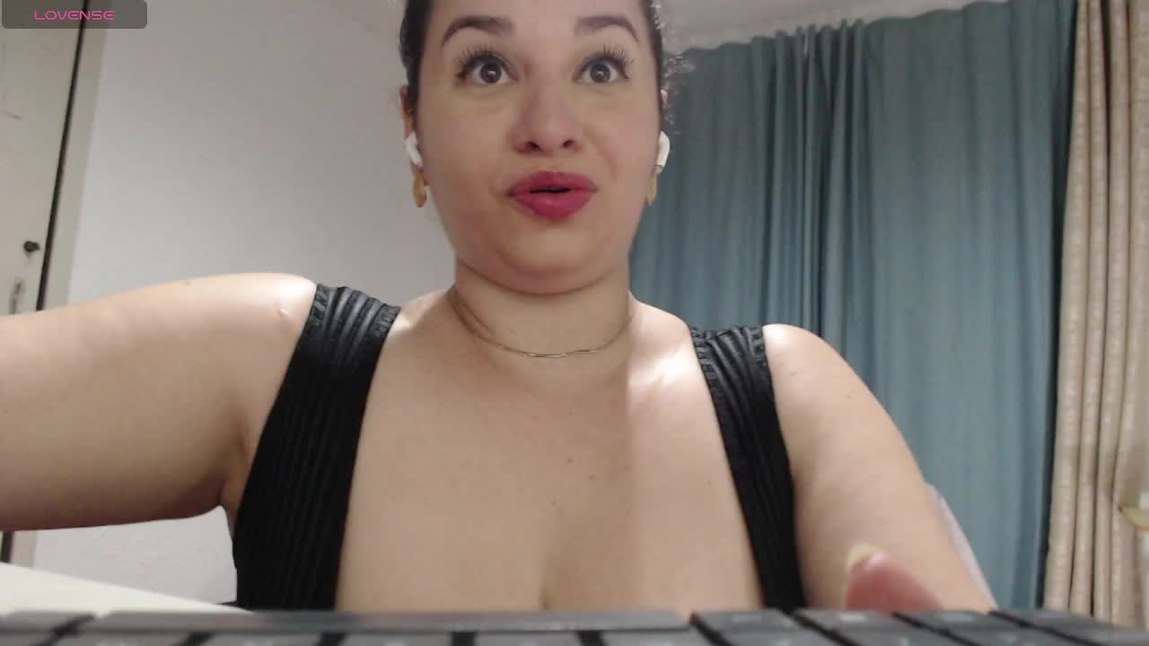 naturalmoommy Live Sex December 14, 2025