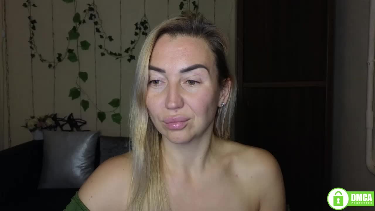 Jullyblondkiss Live Sex December 13, 2025