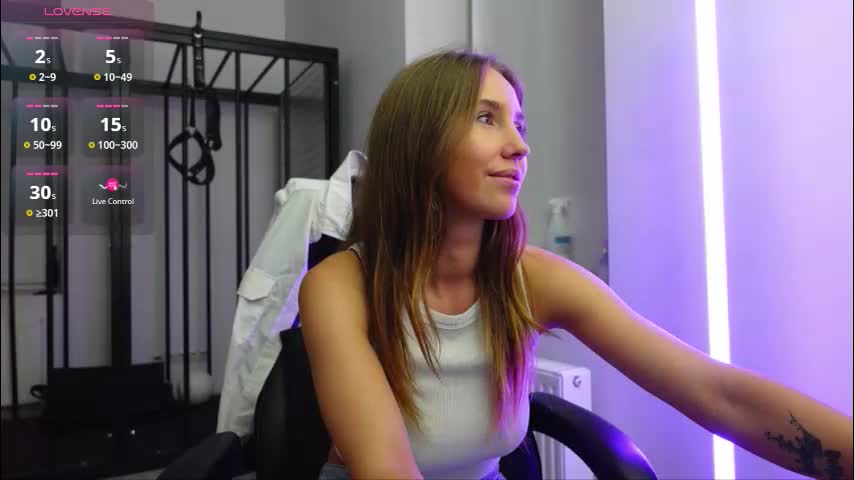 agelina_summer Live Sex December 17, 2025
