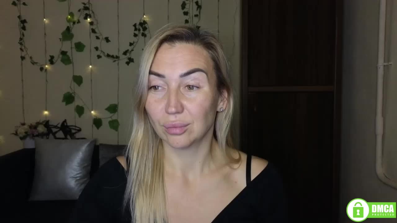 Jullyblondkiss Live Sex December 13, 2025