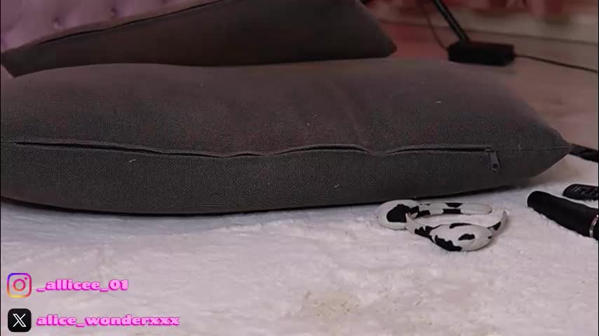 vanessasimon Live Sex December 17, 2025