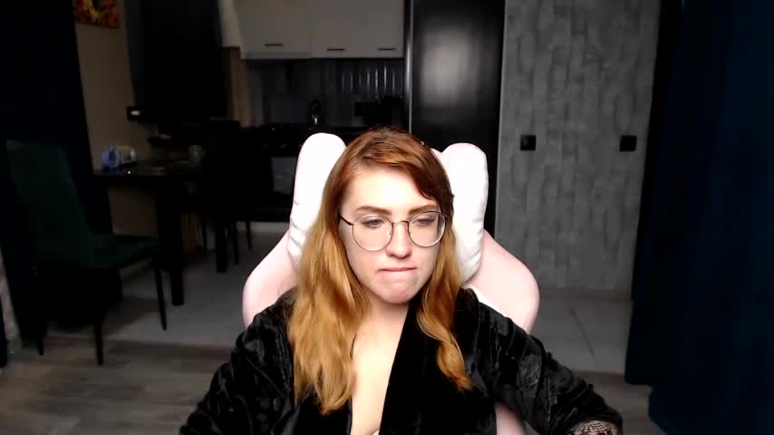 Reginasmilee Live Sex December 17, 2025