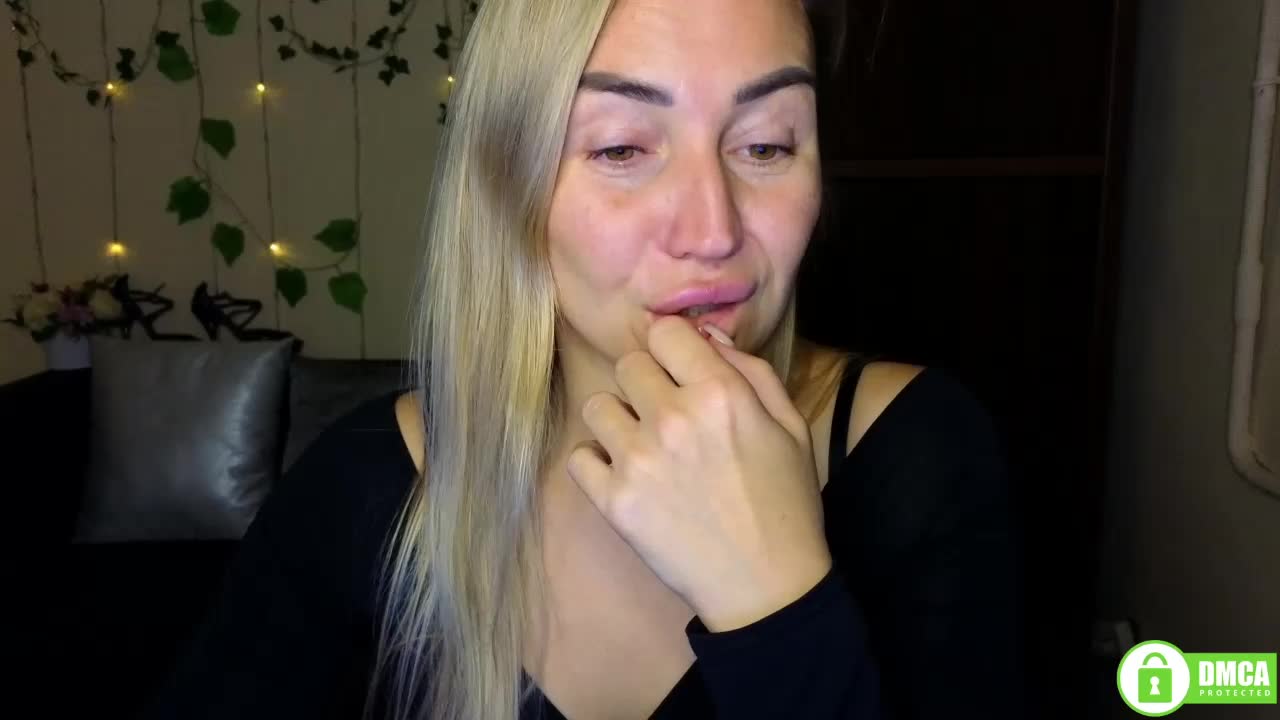 Jullyblondkiss Live Sex December 13, 2025