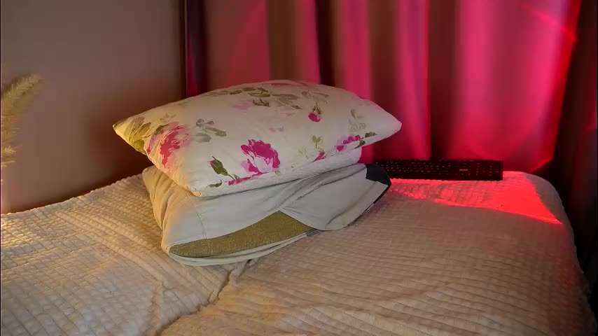 holyyy_fuck Live Sex December 12, 2025