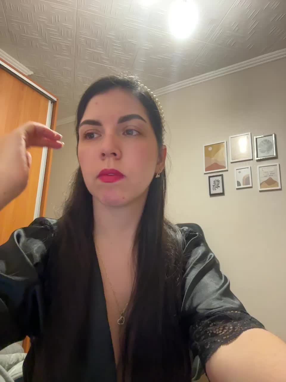 Vika19981 Live Sex 2025.11.14