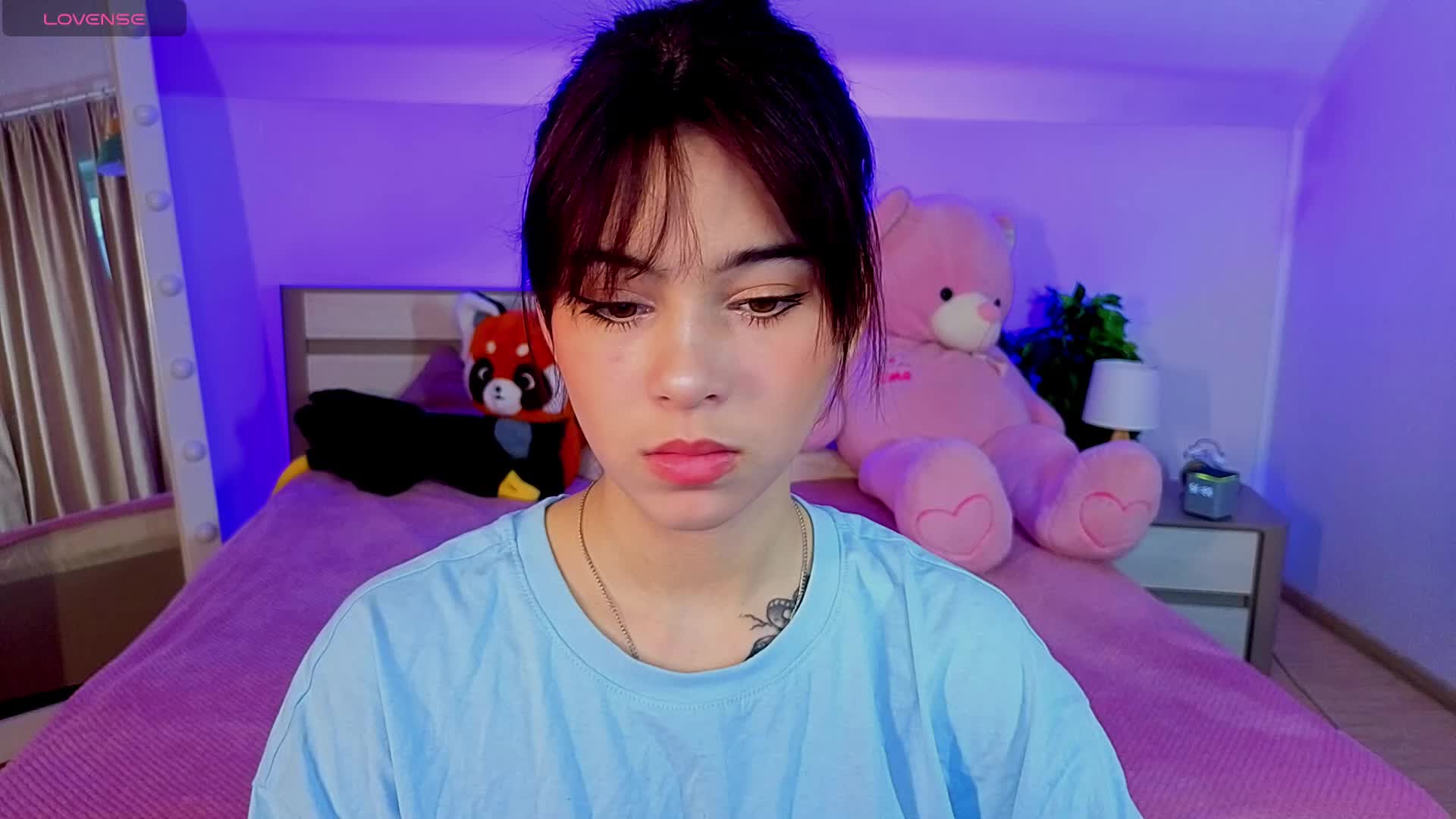 CoralineJones Live Sex December 17, 2025