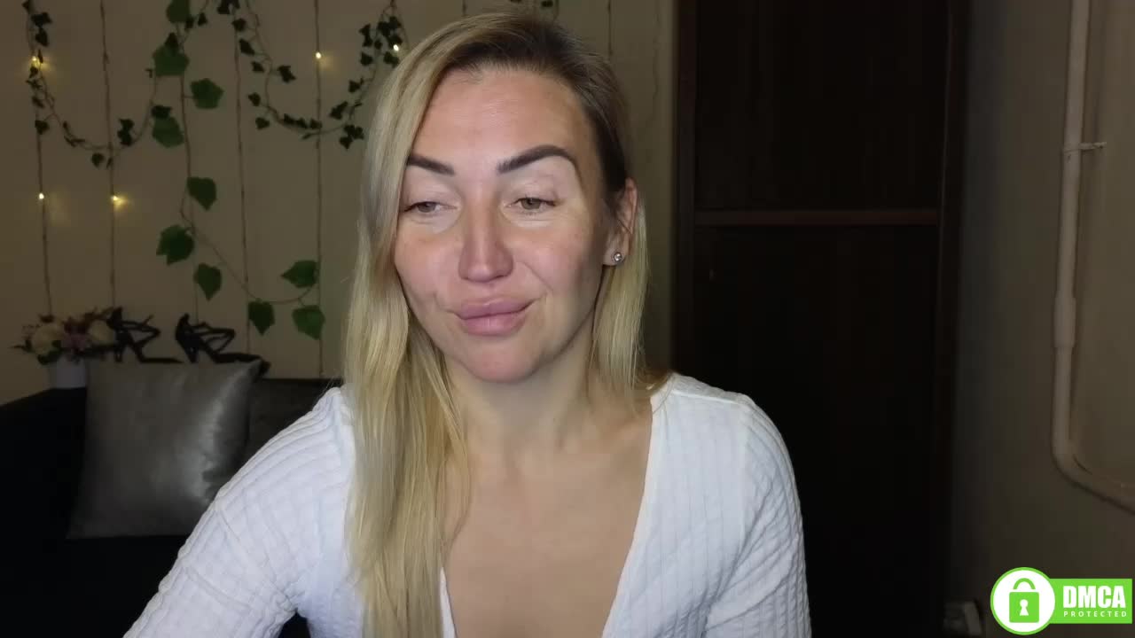 Jullyblondkiss Live Sex December 13, 2025