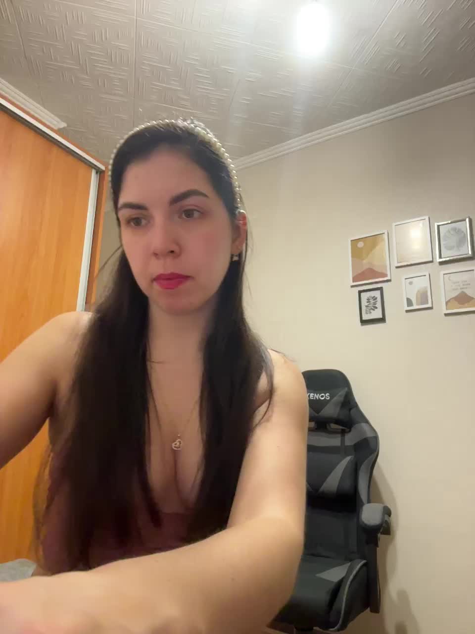 Vika19981 Live Sex 2025.11.14