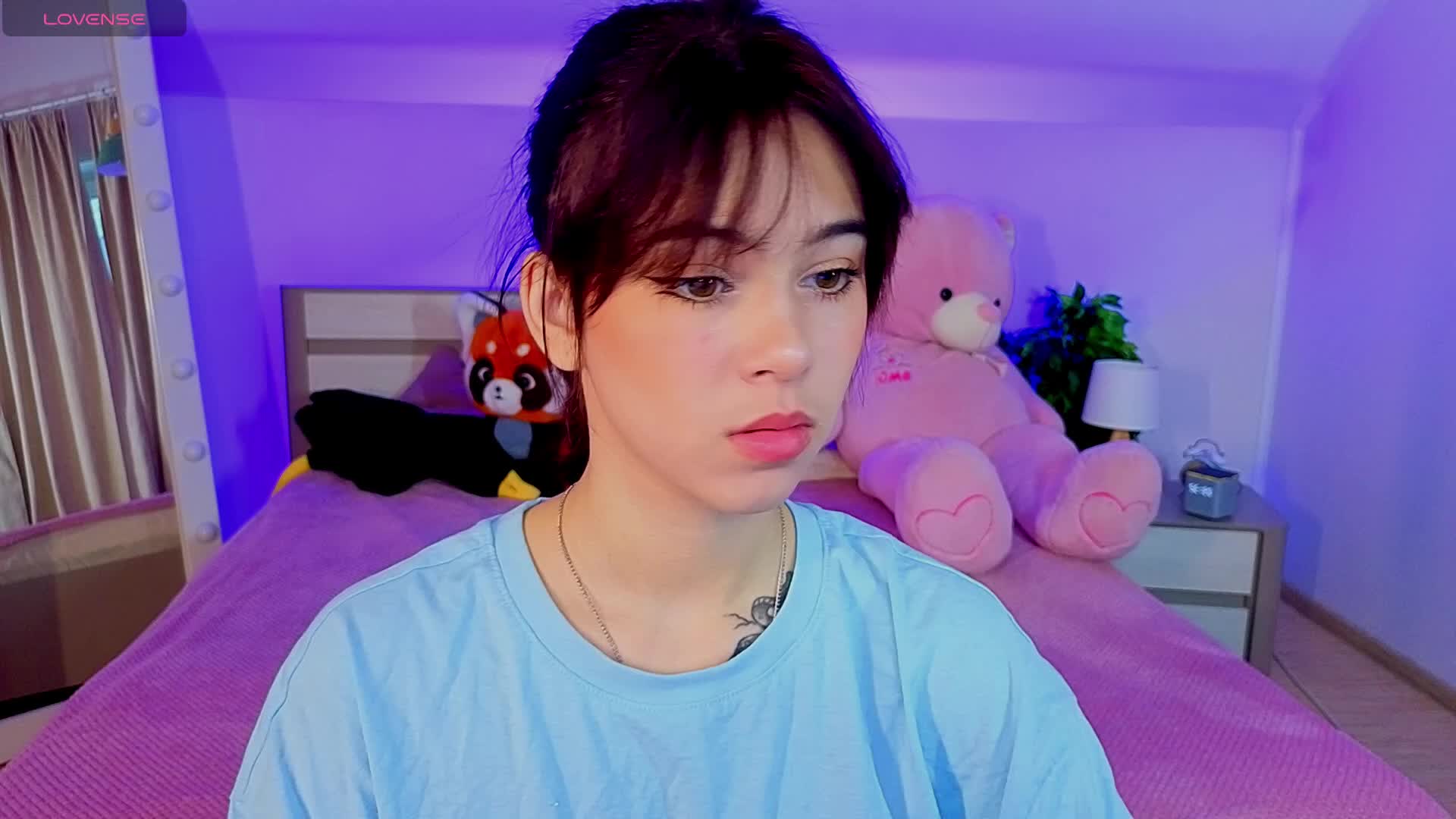 CoralineJones Live Sex December 17, 2025