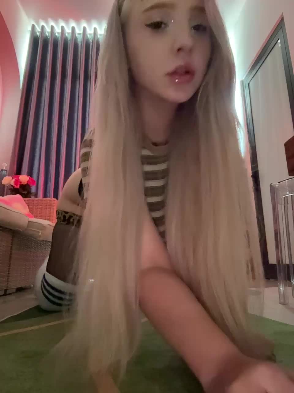 LittleDelora Live Sex November 14, 2025