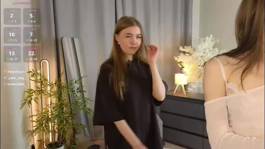 berry_bloom Live Sex December 17, 2025