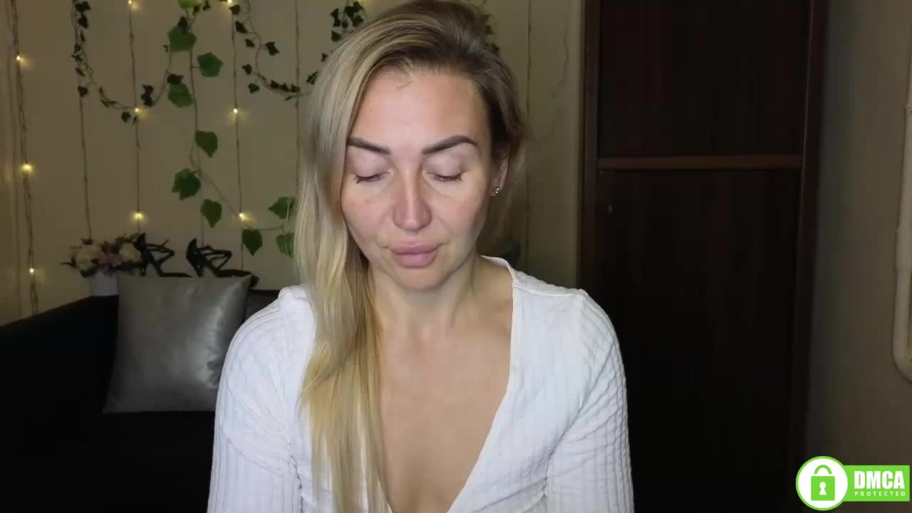 Jullyblondkiss Live Sex December 13, 2025