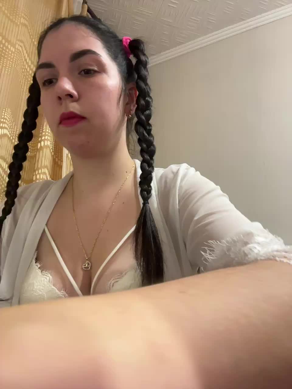 Vika19981 Live Sex December 14, 2025