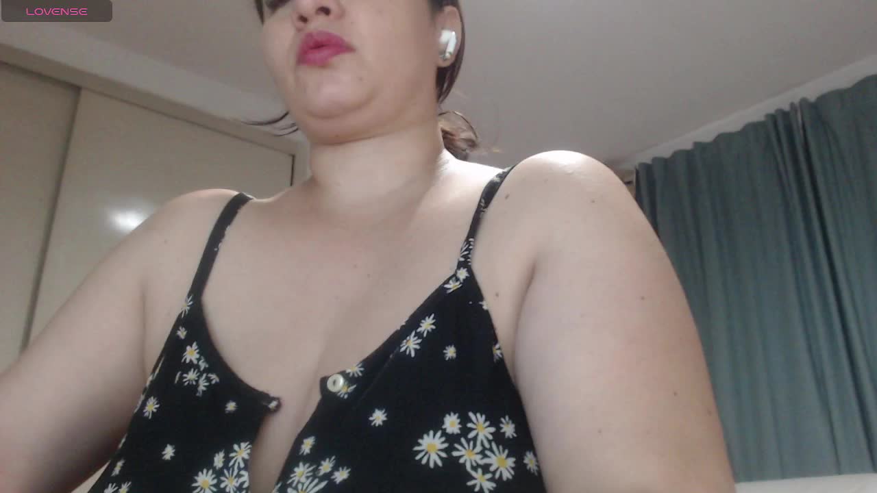 naturalmoommy Live Sex December 14, 2025