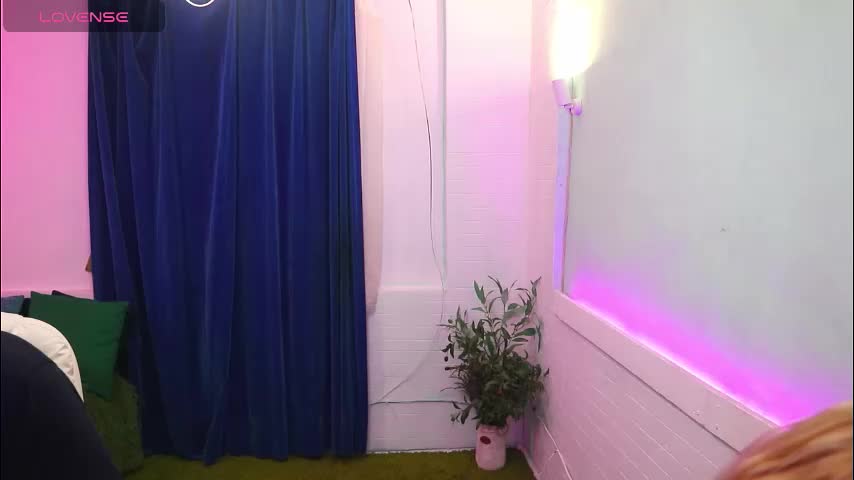 alisaaleks Live Sex December 17, 2025