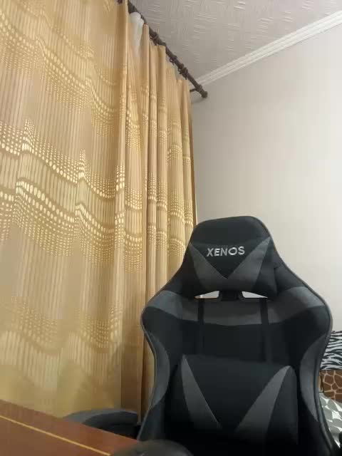 Vika19981 Live Sex December 14, 2025