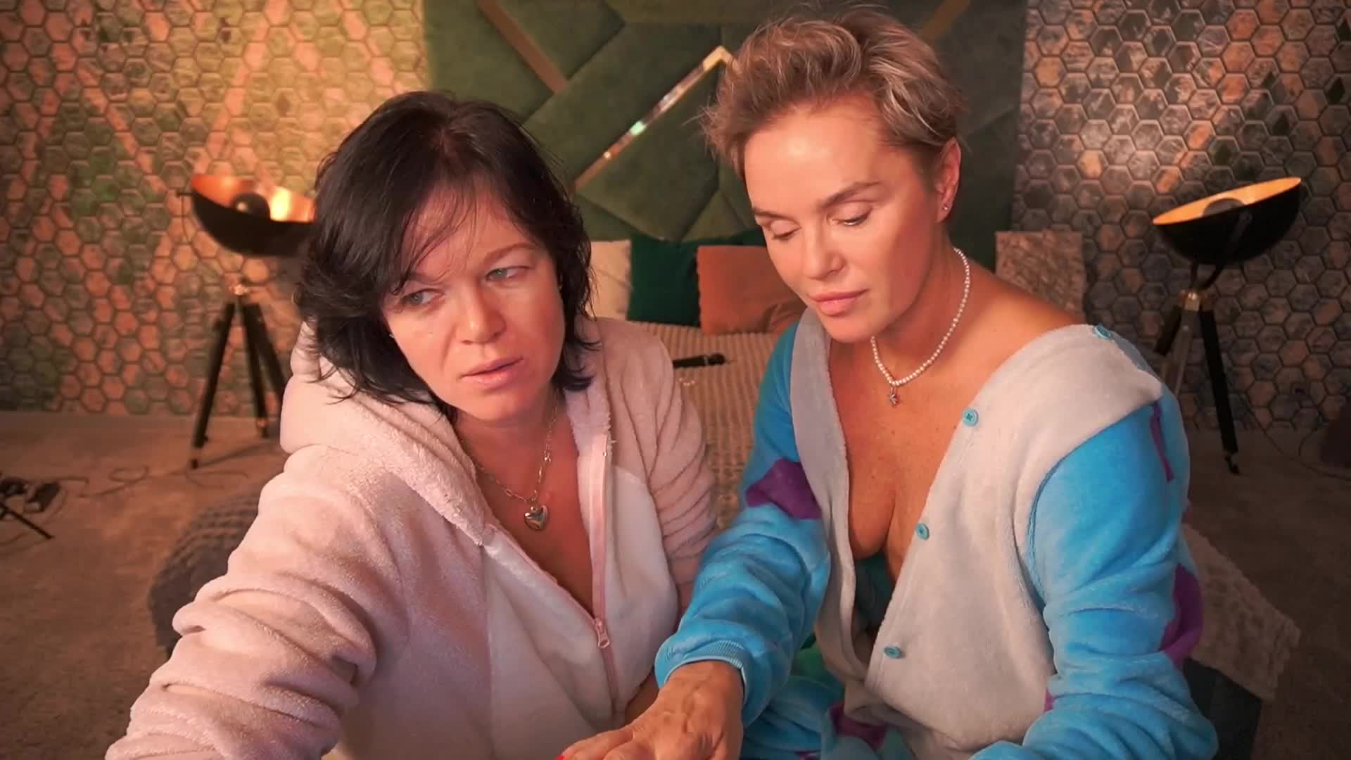 PleasureWeCouple Live Sex December 18, 2025