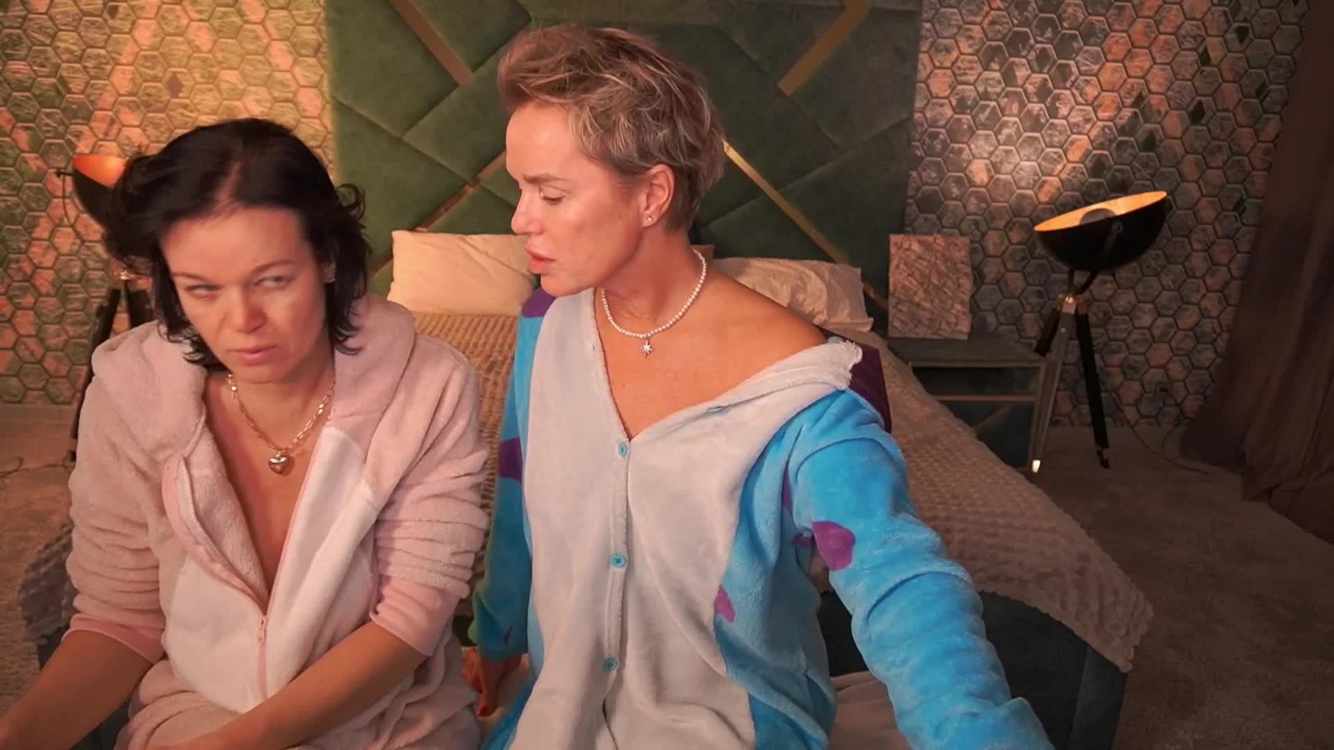 PleasureWeCouple Live Sex December 18, 2025