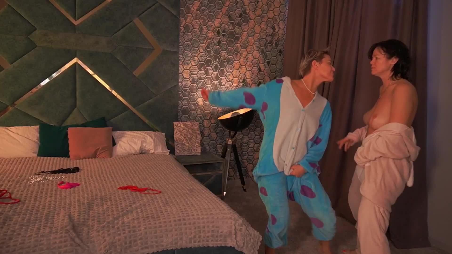 PleasureWeCouple Live Sex December 17, 2025