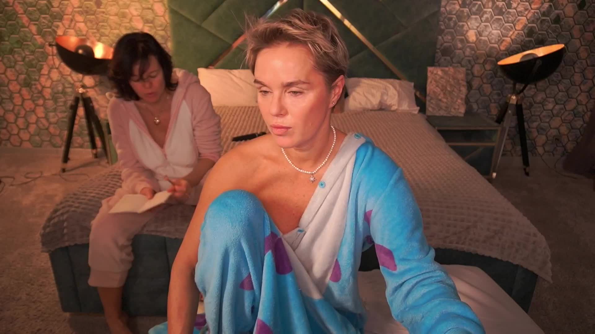 PleasureWeCouple Live Sex December 17, 2025