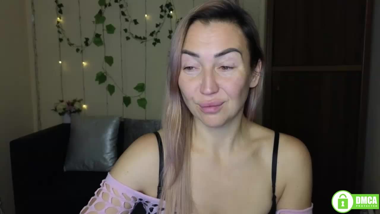 Jullyblondkiss Live Sex December 13, 2025