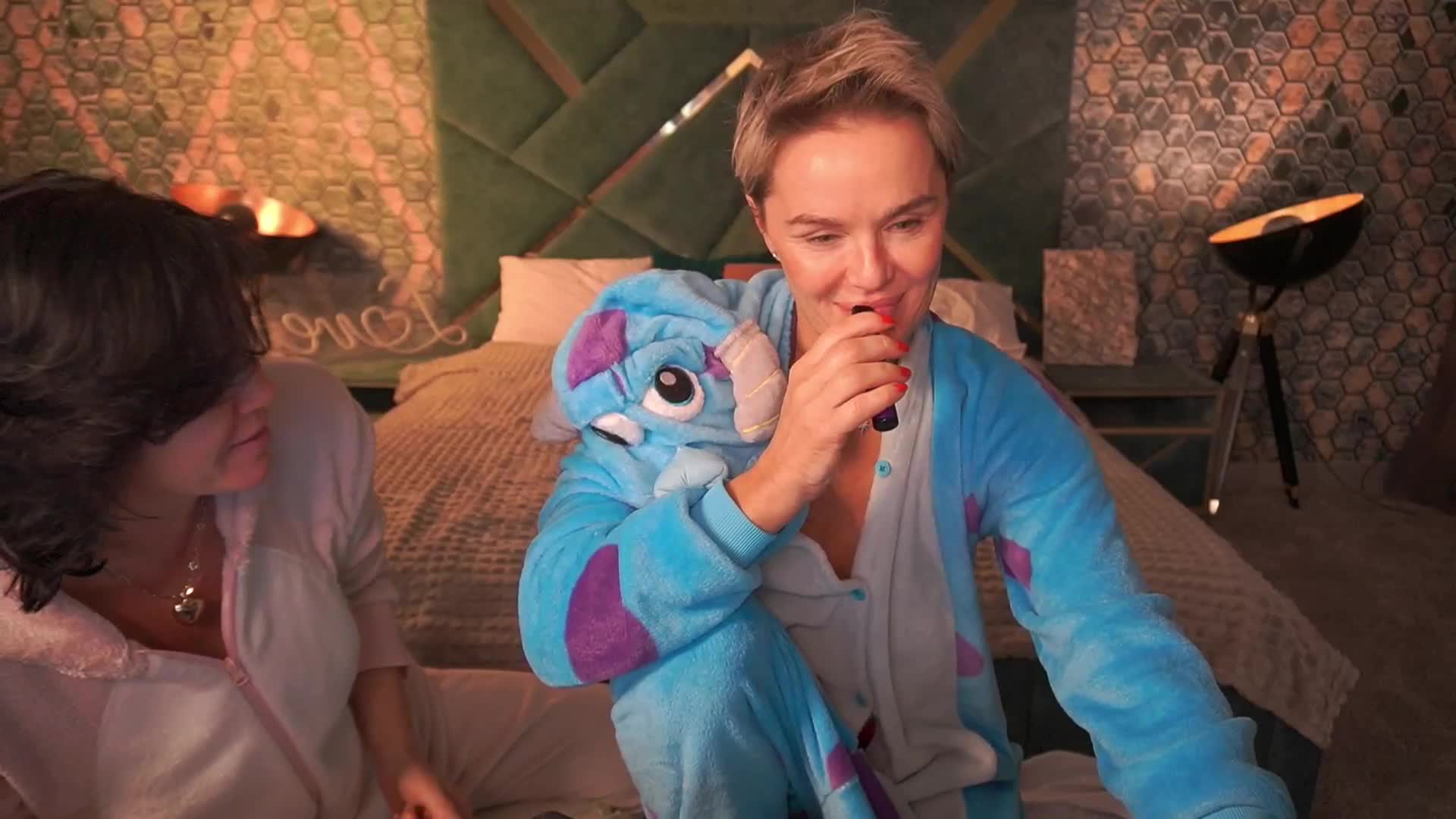 PleasureWeCouple Live Sex December 17, 2025