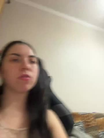 Vika19981 Live Sex December 14, 2025