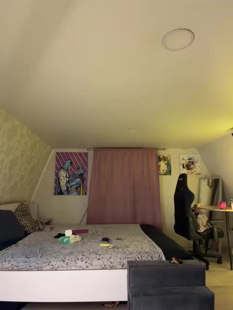 -MaybeBaby- Live Sex December 17, 2025